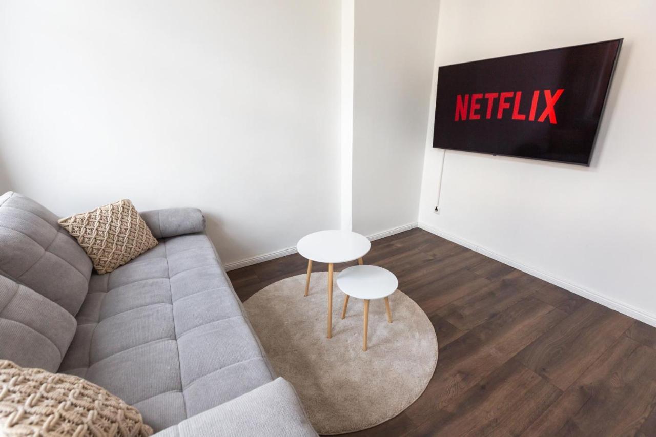 Apartment Koje Eins I Grosses Mit 2 Schlafzimmern *